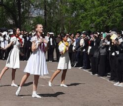 Торжественная линейка в честь Дня Победы - 9 мая