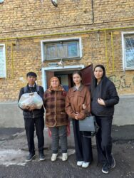 Осеннее тепло: школьники поздравили ветеранов педагогического труда